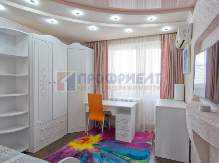 Продам трехкомнатную квартиру