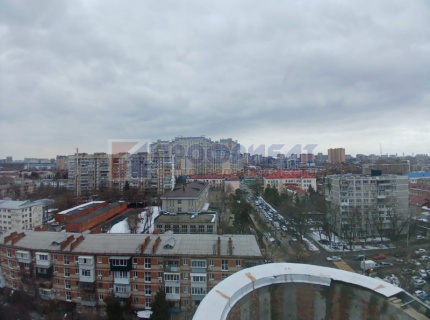 Продам четырехкомнатную (и более) квартиру