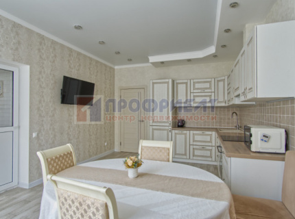Продам трехкомнатную квартиру