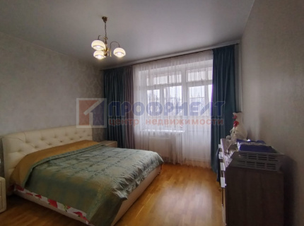 Продам трехкомнатную квартиру