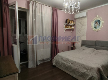 Продам трехкомнатную квартиру