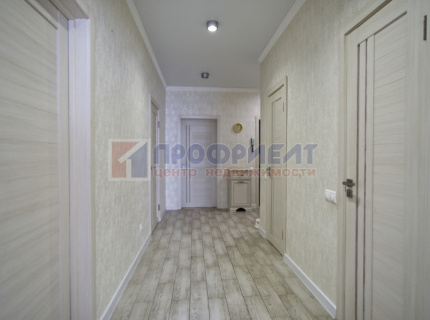 Продам трехкомнатную квартиру