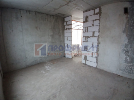 Продам четырехкомнатную (и более) квартиру