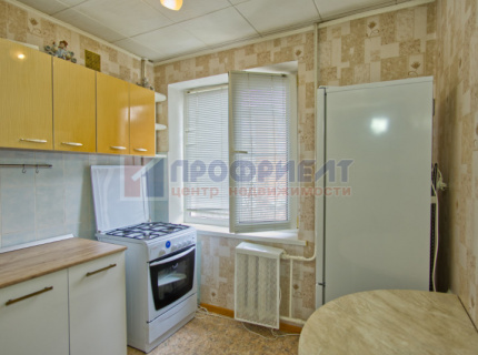 Продам трехкомнатную квартиру