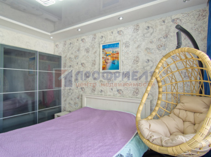 Продам трехкомнатную квартиру