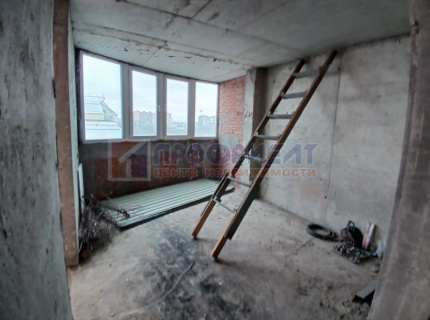 Продам четырехкомнатную (и более) квартиру