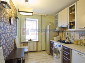 Продам трехкомнатную квартиру