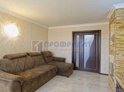 Продам трехкомнатную квартиру